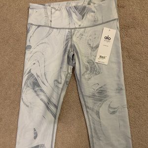 NWT ALO crop legging
